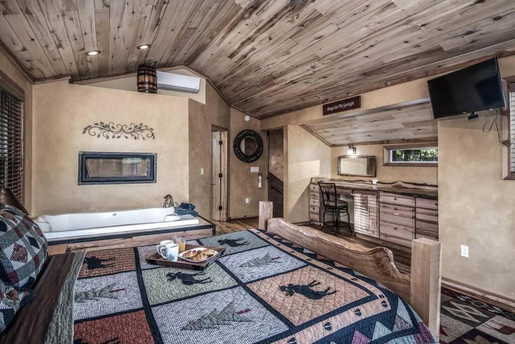 Redwood In The Historic Upper Canyon Ruidoso Exterior foto